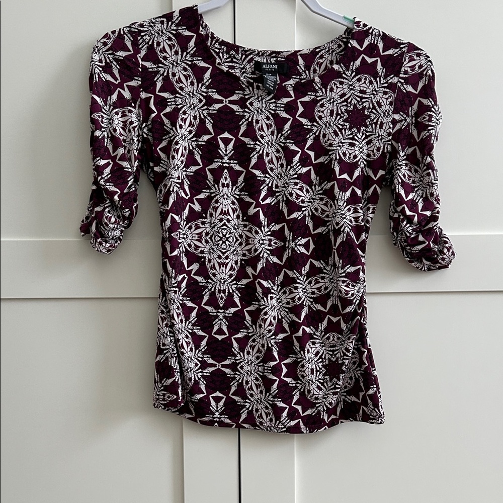 Alfani Women's Maroon and White Geometric Short Sleeve Top